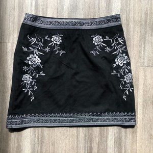 Suede Embroidered Mini Skirt Forever 21 Size S
